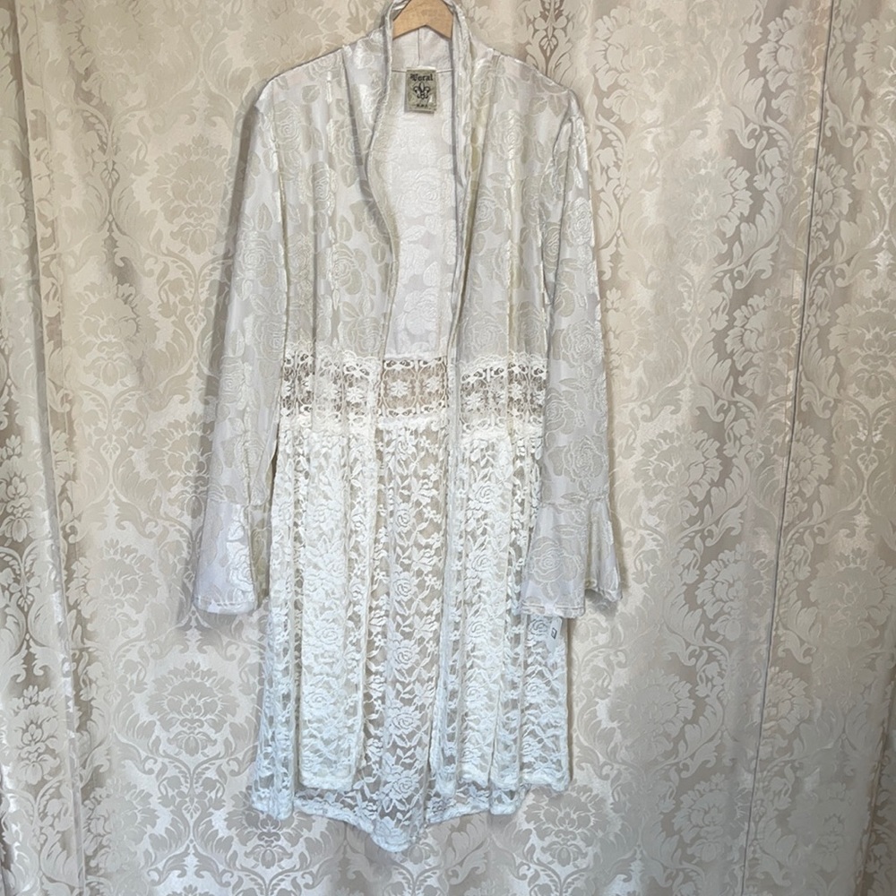 Vocal Lace and Velvet Jacket with Cool Collar